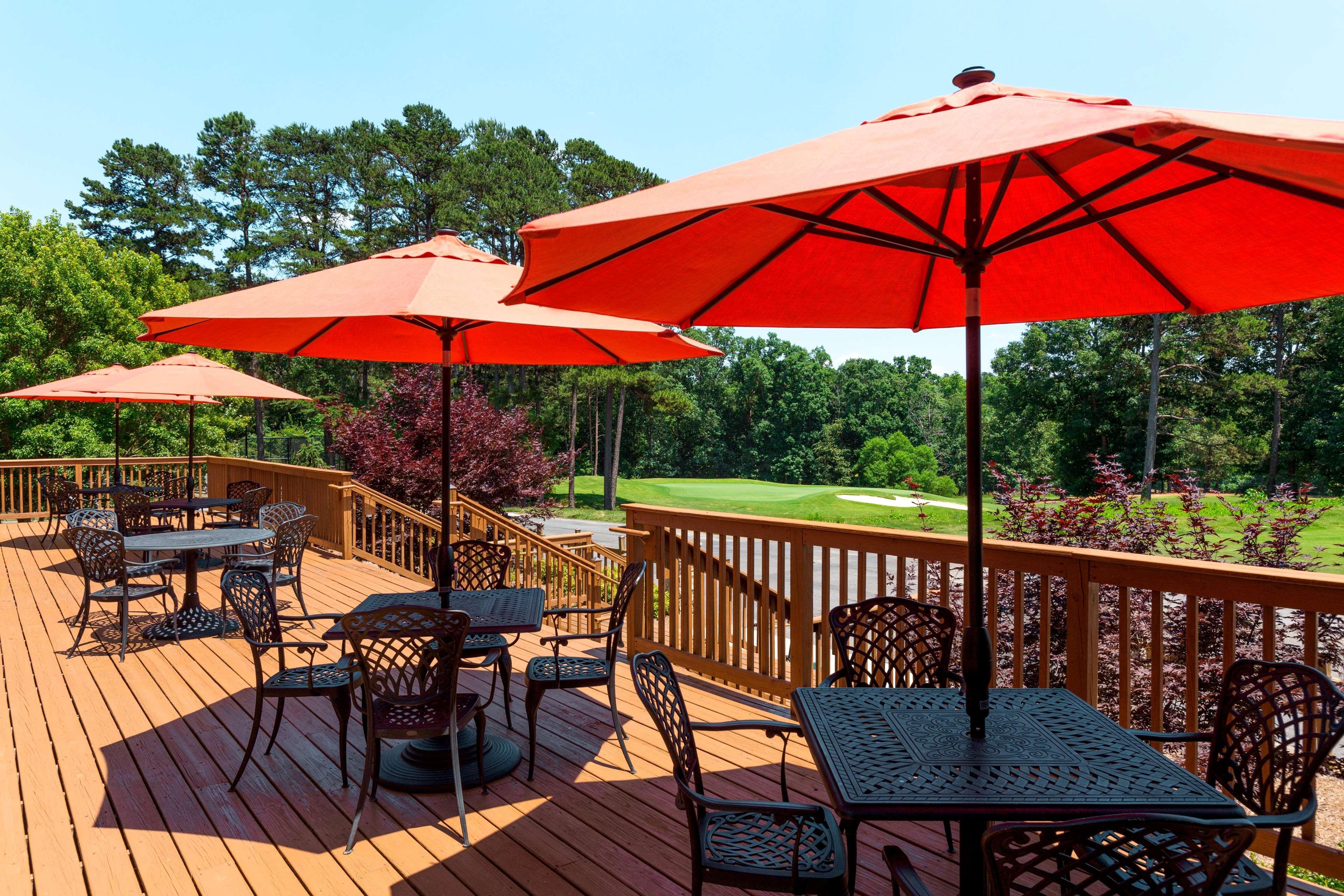 Embassy Suites Greenville Golf Resort & Conference Center Bagian luar foto