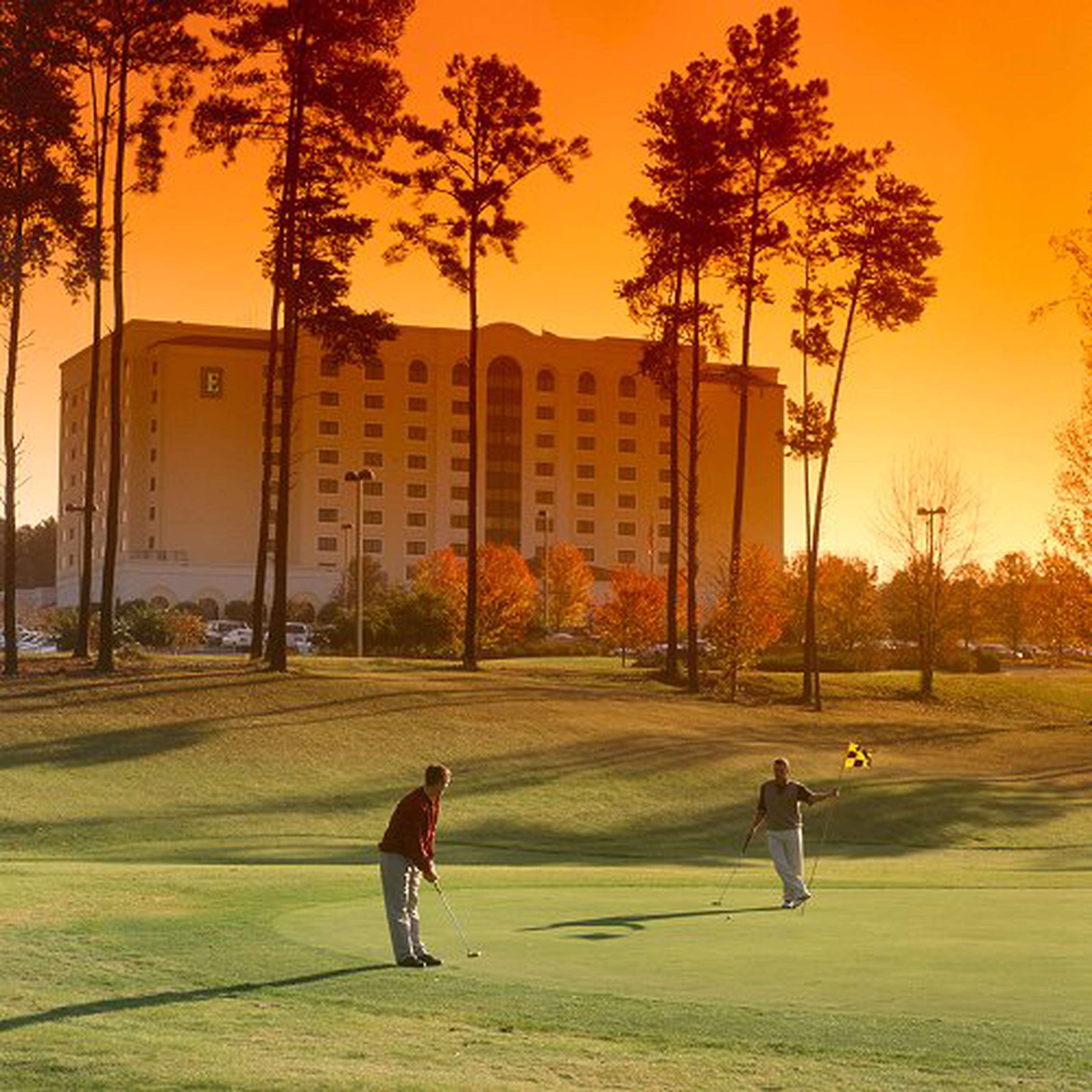 Embassy Suites Greenville Golf Resort & Conference Center Bagian luar foto