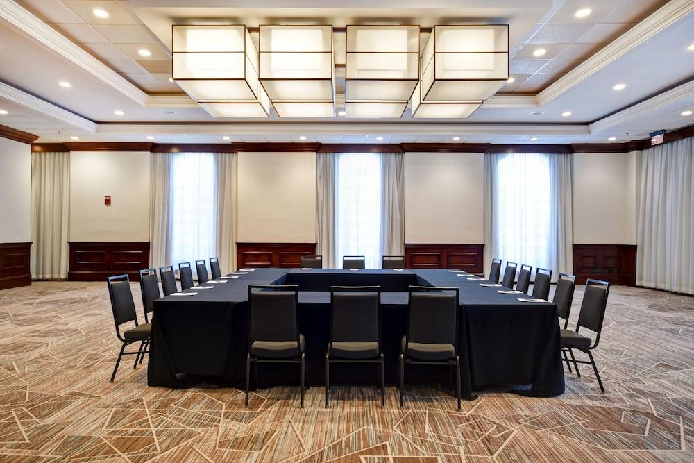 Embassy Suites Greenville Golf Resort & Conference Center Bagian luar foto