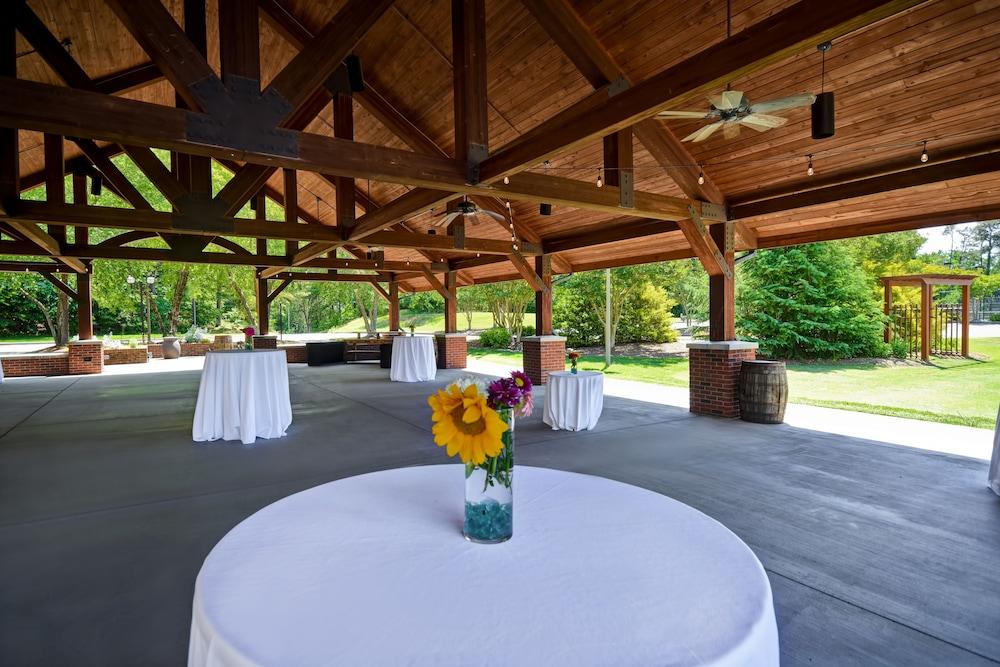 Embassy Suites Greenville Golf Resort & Conference Center Bagian luar foto