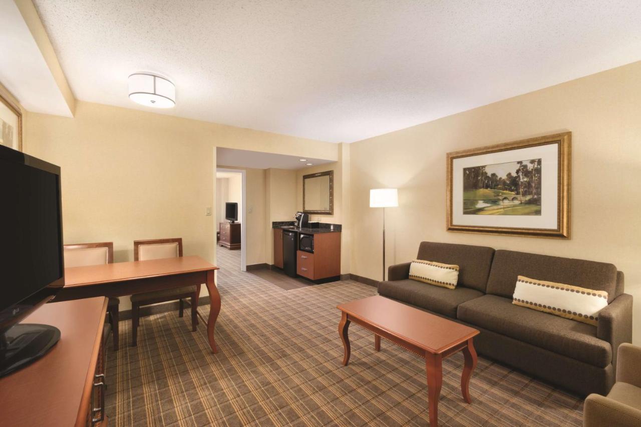 Embassy Suites Greenville Golf Resort & Conference Center Bagian luar foto