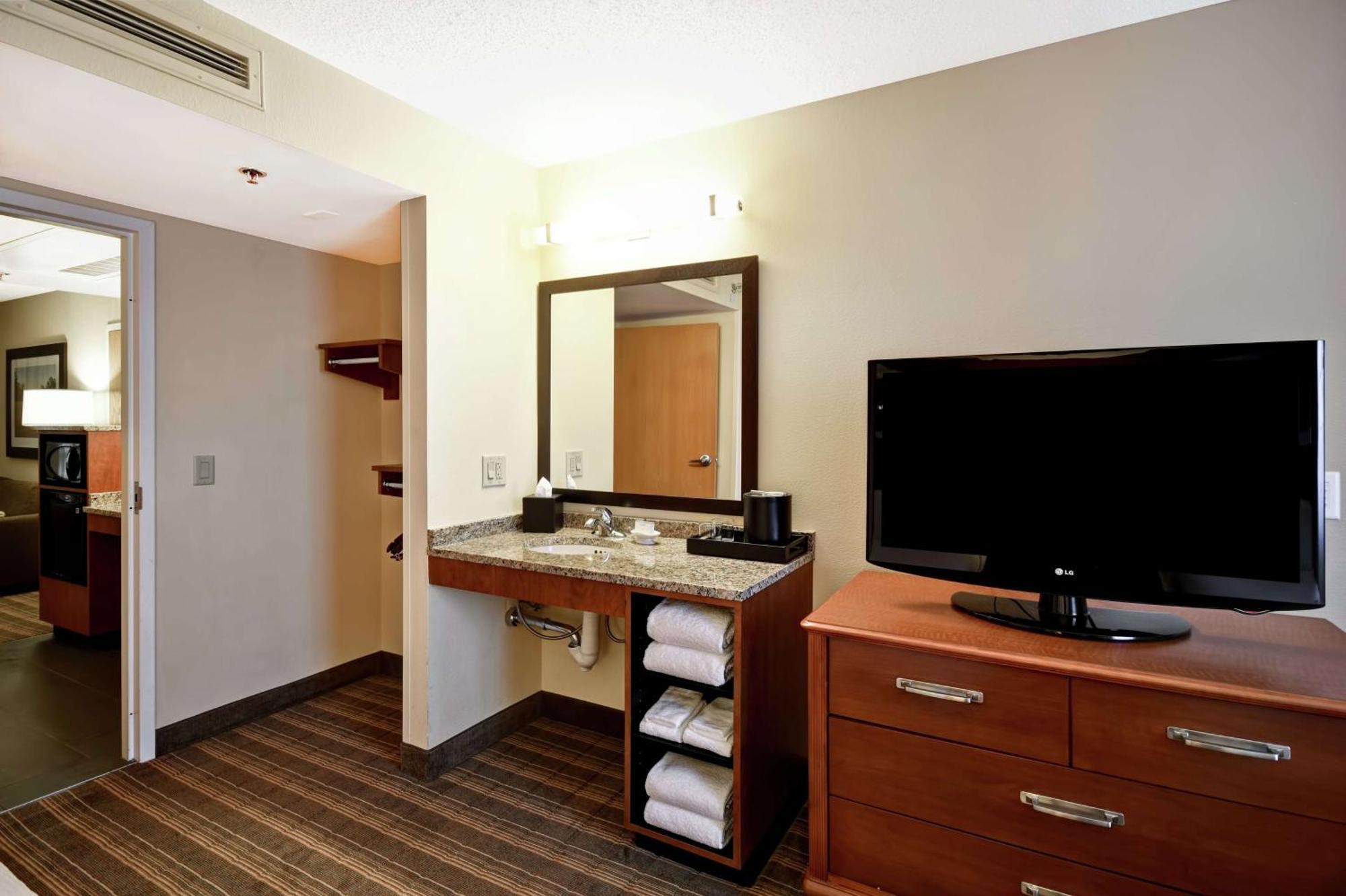 Embassy Suites Greenville Golf Resort & Conference Center Bagian luar foto