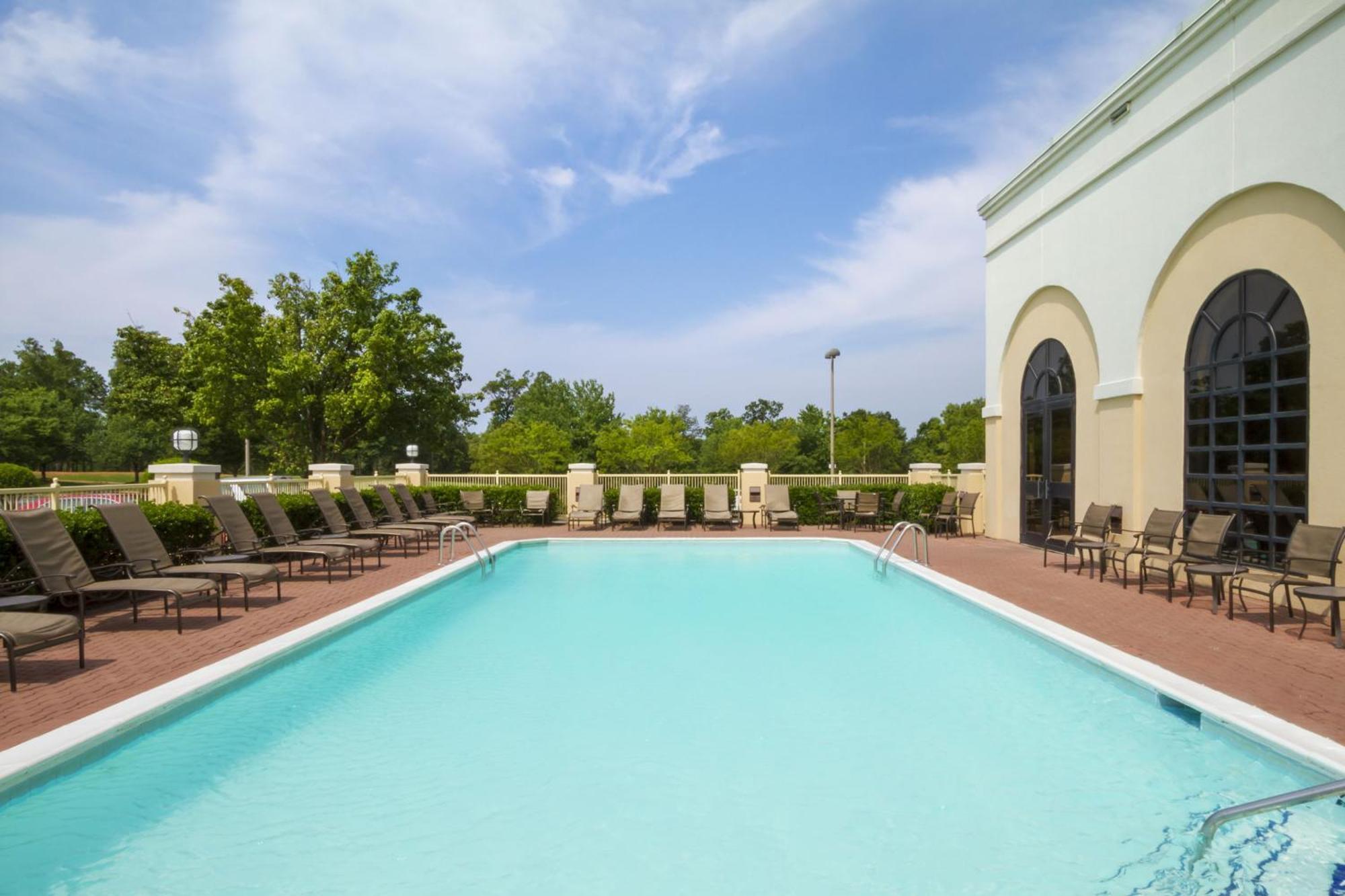 Embassy Suites Greenville Golf Resort & Conference Center Bagian luar foto