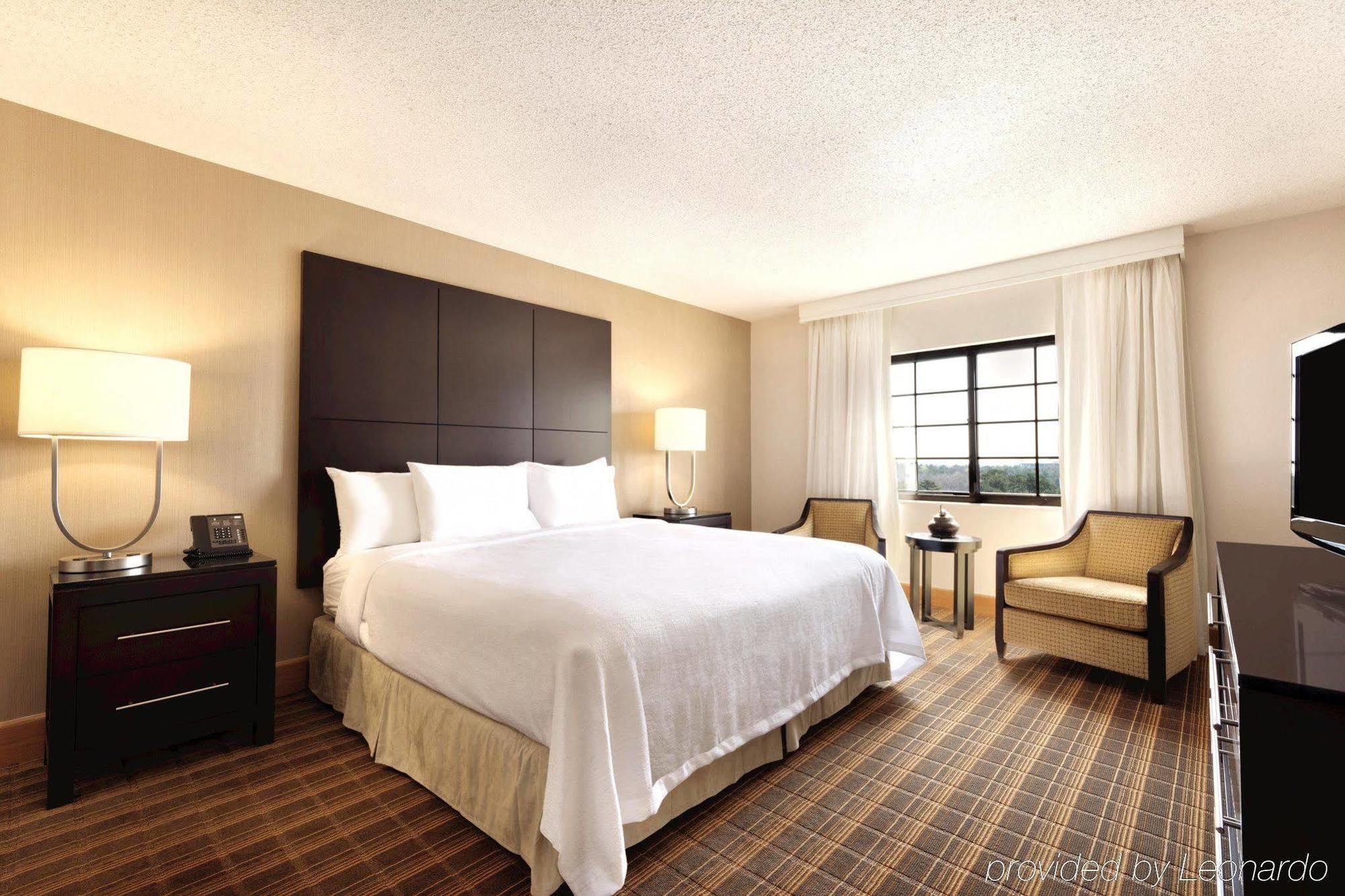 Embassy Suites Greenville Golf Resort & Conference Center Bagian luar foto