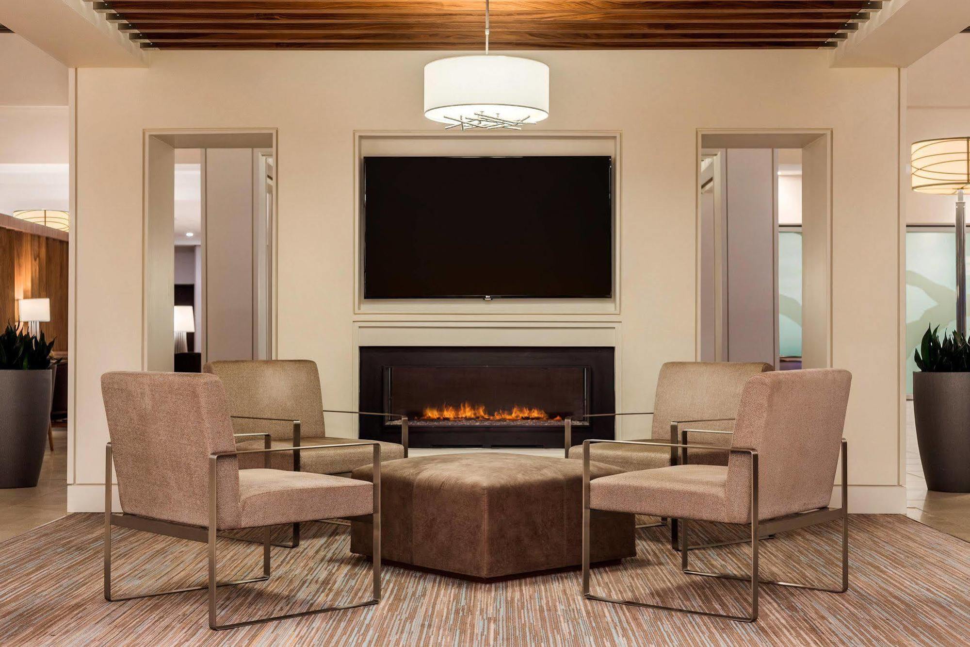 Embassy Suites Greenville Golf Resort & Conference Center Bagian luar foto
