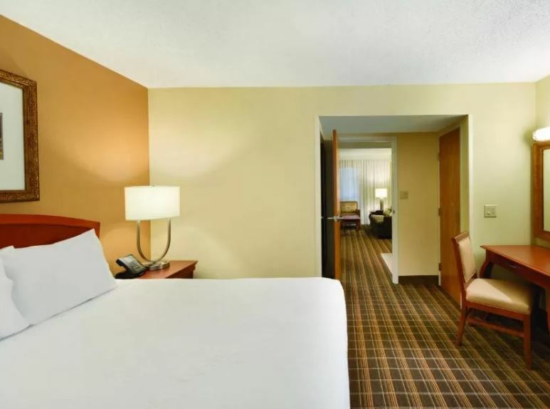 Embassy Suites Greenville Golf Resort & Conference Center Bagian luar foto