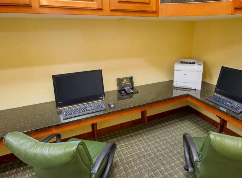 Embassy Suites Greenville Golf Resort & Conference Center Bagian luar foto